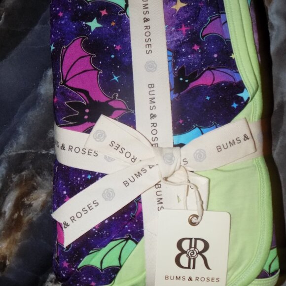 BUMS & ROSES Bat Attitude BUM BUM BLANKET 50" X 50" NEW - Picture 2 of 3